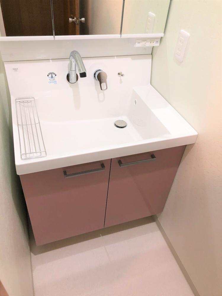 【富山市】収納たっぷりピンクの洗面台にリフォーム