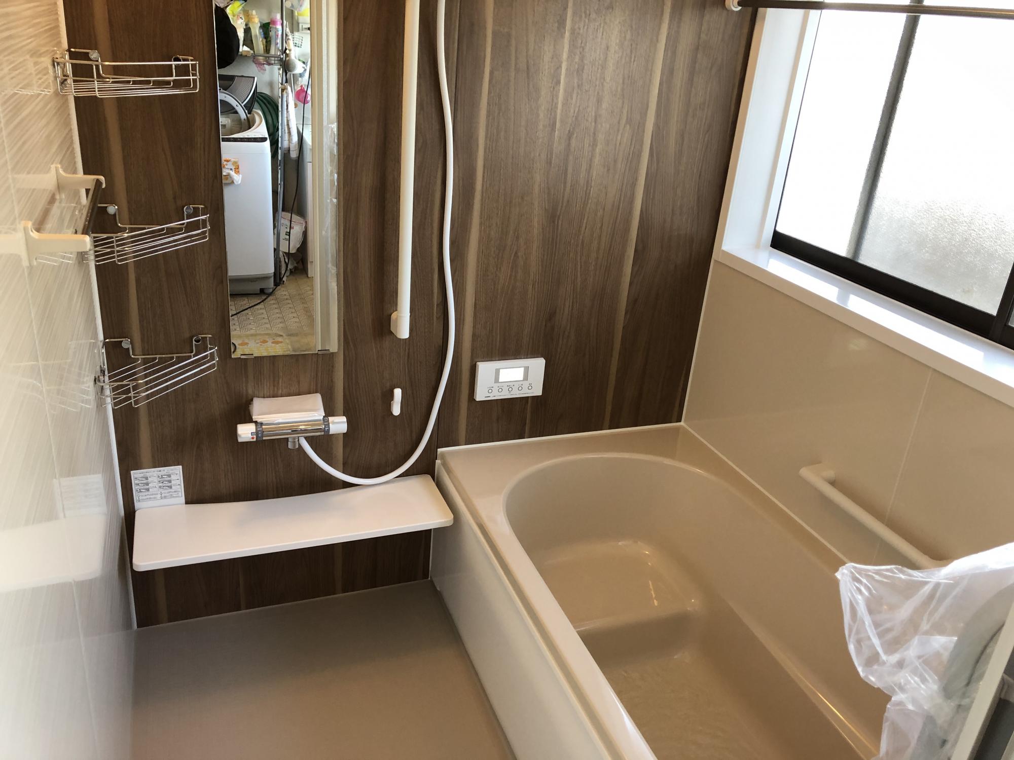 【富山市】浴室タイルの傷みと水栓の水圧が気になり浴室をリフォーム